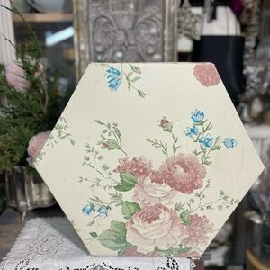 Vintage Whitmor Whitney hat box cottage floral octagonal